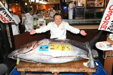 初競りで史上最高５億１０３０万円でマグロを落札　すしざんまい社長「５億は想像してなかった」