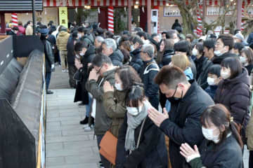 茨城県内の寺社、初詣客でにぎわう　願い込め参拝