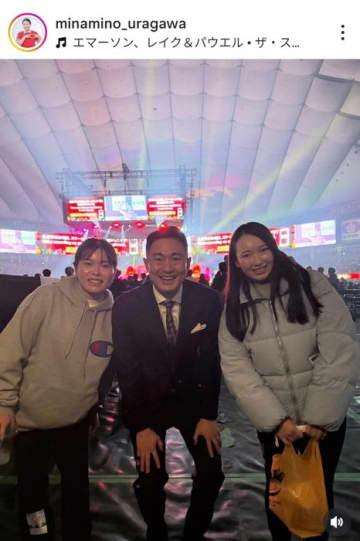 勝みなみ&小祝さくらが東京ドームでプロレス観戦 「100年に一人の逸材」の引退試合に熱い声援！