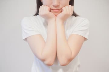 『ぶりっ子な人だな』と思われる原因4選　第一印象を良くするコツとは？