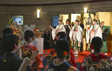 「成長へ駆け抜ける市場に」　大証で大発会