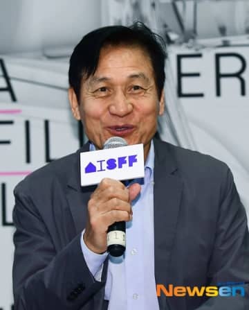 韓国の国民的俳優アン・ソンギ、本日死去…「シルミド」「神の一手」など数々の作品に出演