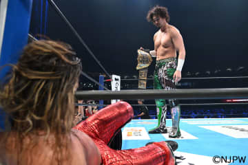 ファンも団体もベルトも全てを裏切り続ける男が復活！ジェイク・リーが1･4東京ドームにサプライズ登場し「地獄のバカンスから帰ってきました」