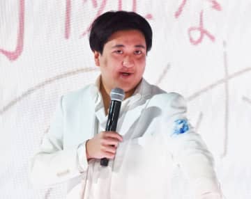 カカロニ栗谷、年末特番でサプライズ結婚発表　証人は明石家さんま　婚姻届提出日も明かす