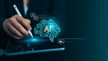 “スマホの次”はペン型か。OpenAI初AIハード、音声ベースで2026～27年発売？