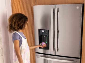 「バーコードを読み取る」AI冷蔵庫が登場、買い忘れ・買いすぎ防止でストレスを激減