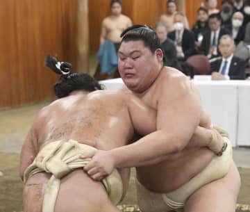 横綱大の里11番、内容まずまず　稽古総見、新大関安青錦は15番