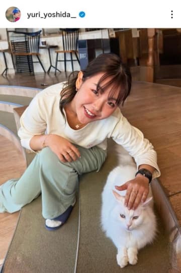 吉田優利が初めて猫カフェを訪問　可愛い猫たちと癒しの時間を満喫