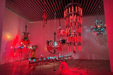 企画展「コネクションズ」鳥取県立美術館で、ビニール袋の“巨大バルーン型美術館”など参加型アート