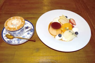 平飼い卵で濃厚に…季節のプリンアラモード　幸手の「カフェ＆レストランkikite」　店名は愛娘と市から