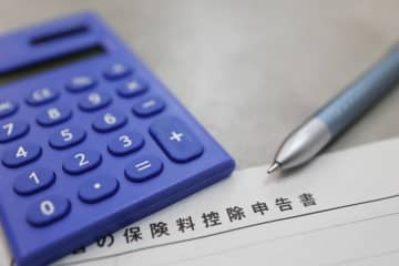 年末調整が終わってから気づいた「生命保険料控除」の申告漏れ。年8万円「生命保険料」を払っている場合、いくら損する？