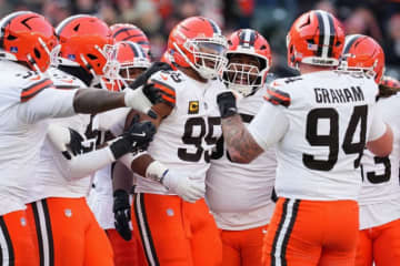 ブラウンズDEギャレットがサック23回を達成、単シーズンサック数の新記録を樹立