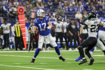 各チームがコルツQBリバースをヘッドコーチ候補として調査中