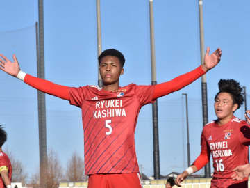 流経大柏と神村学園が国立へ　準々決勝第2試合