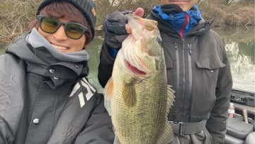 気温一桁極寒でもきたらデカい！真冬でもブリブリの2キロ超えが釣れる熱い中部河川