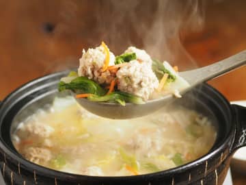インスタント麺のスープで絶品！白菜がどんどん消える「鶏白湯風鍋」がコスパ最強！