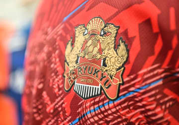 ｢シーサーいる！｣FC琉球が“躍動の獅子×沖縄の島々”の新ユニフォーム発表！｢モロ好み｣｢めっちゃカッコいいやん！｣｢新年リモート会議中だけどポチッとしちまった｣