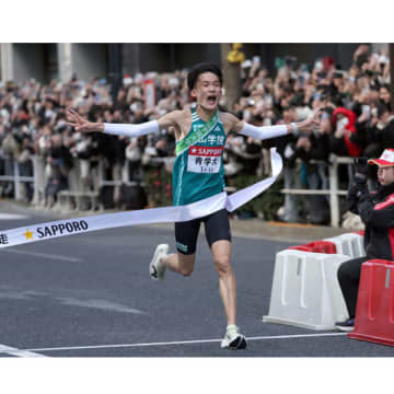 もうひとつの箱根駅伝は「1強」のナイキ凋落 厚底シューズ各メーカーの熾烈なシェア争い