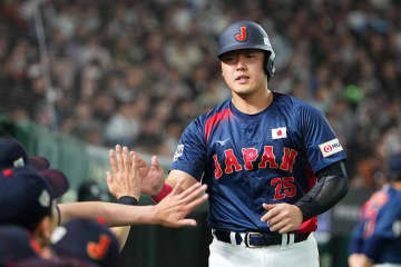 タッカー獲得か、ビシェット引き留めか　岡本和真加入のブルージェイズは打者補強を継続へ