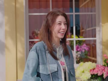 仲里依紗「旅はチャレンジ」　ピンクヘアで新CMに出演【インタビューあり】