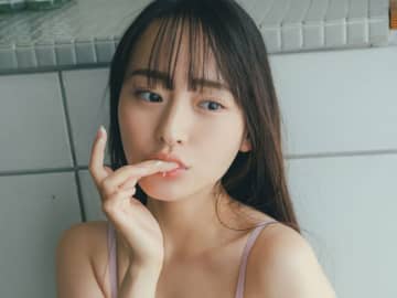 “令和最初のエンジェル”28歳、ビキニ姿からガーリーなワンピまで　最新写真集