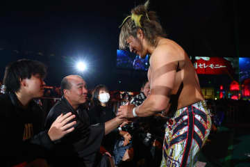 にしたん西村社長が現地観戦　引退した棚橋弘至をねぎらう「本当に本当にすごいことなんだな」