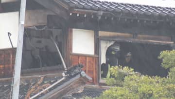 【続報】氷見市の住宅火災　30代女性1人を病院に搬送、軽傷か　「2階の窓から火が見える」と火元の住民が通報