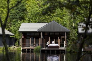 【星のや軽井沢】春の森で心身のバランスを整える極上の体験「春和のととのい滞在」