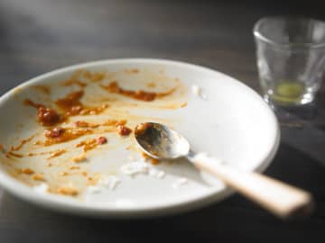 食べた後の食器をそのままにする人にイライラ！角を立てずに片付けてもらう方法