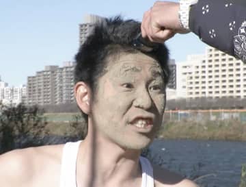 人気芸人、ロケ中にバリカンで衝撃の髪型に「大丈夫！？」心配の声