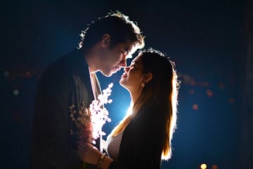 【夢占い】「キスの夢」の意味は恋愛の前兆？相手・状況別のサインを徹底解説