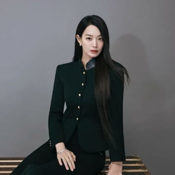 “新妻”シン・ミナ、俳優キム・ウビンと結婚後さらに美しさに磨きがかかった…優雅なカリスマ披露