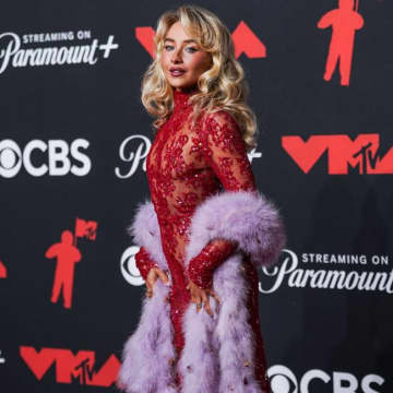 サブリナ・カーペンター、2025年の「最もイラッとする曲」1位に