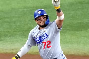 「ホームランを打つよ」ドジャース・ロハスを救った妻の“予言”　１か月無安打→WS第７戦９回同点HRの裏側にあった夫婦のエピソード