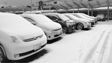 「これは革新的だわ」新規制対応の金属タイヤチェーン。布製との併用も効果的。「この装着方法は確かに理にかなってる」