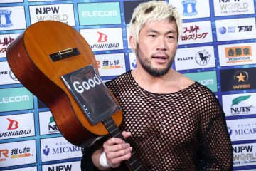 【新日本】SANADAが団体離脱を表明！ギターに灯った“Good Bye”の文字と最後の言葉「俺は今日をもってこのリングを去るよ」