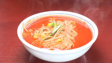 佐賀県で“鉄人”陳建一が通った焼肉店を発見！絶品のユッケジャンが味わえる『オモウマい店』