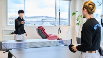 「製造業だからこそ、おしゃれに。社員の声で生まれた卓球台導入」京都の精密板金企業が実現した、健康経営とコミュニケーションの融合