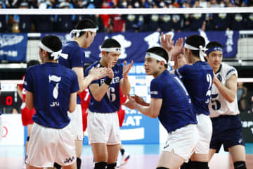 日本航空が怒涛の連続ポイント！ 市立高知商業は1回戦敗退。【春高バレー男子2026】