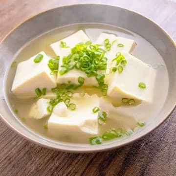 【温かい豆腐レシピ3選】寒い夜に！白だしやみそでパパッと作れる絶品おかずまとめ