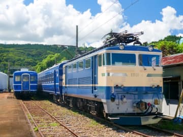昭和の「夜行座席急行」にひたる長い夜…大井川鐵道、12系客車で「12時間越え」の夜行列車ツアーを開催！
