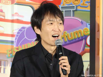 千原ジュニア、海外でくつろいでいたところ清掃員から紙を渡され…？