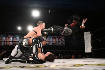 【DDT】クリスが結成した新ユニット「FANTÔMES DRAMATIC」が白星で始動！1・25後楽園を皮切りにベルト総獲り宣言