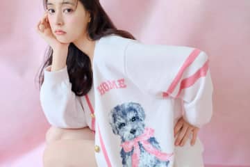 スナイデル ホーム“シュナウザー犬”主役のカレッジ風ルームウェア、新木優子とコラボ