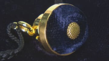 富山県、返却された議員バッジを売却へ 金価格高騰で数百万円の見込み 72個のバッジに451グラムの金