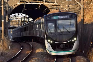 二子新地駅ホームに大量の「白い砂」　Xで話題...「駅特有の事情によるものではなく」東急に聞いた正体は