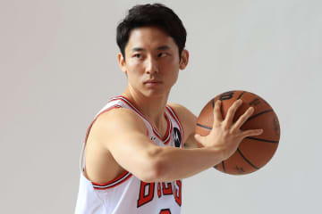 河村勇輝の復帰は近い？米メディアの「ユウキのプレーが恋しい人いる？」の投稿に本人が「もうすぐだ」と返信＜DUNKSHOOT＞