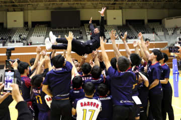 国スポ準優勝の東山高が求める自立したバレー 豊田充浩監督は「選手たちに相手を見る力をつけてほしい」