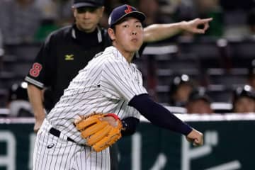 守るのはどこだ？ 岡本和真のポジション問題を現地メディアが分析  ゲレーロJr.との共存を可能にする“柔軟な運用”とは