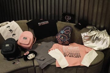 マイメロディ×BLACKPINK、ピンクメイク＆リボン姿のマスコットやTシャツ